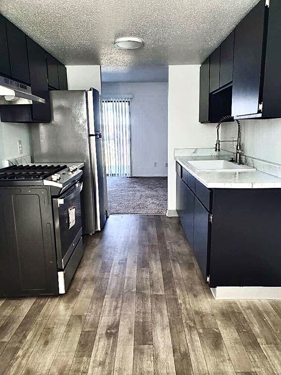 2BR 1.5 BA - 910 SF Upgraded TH