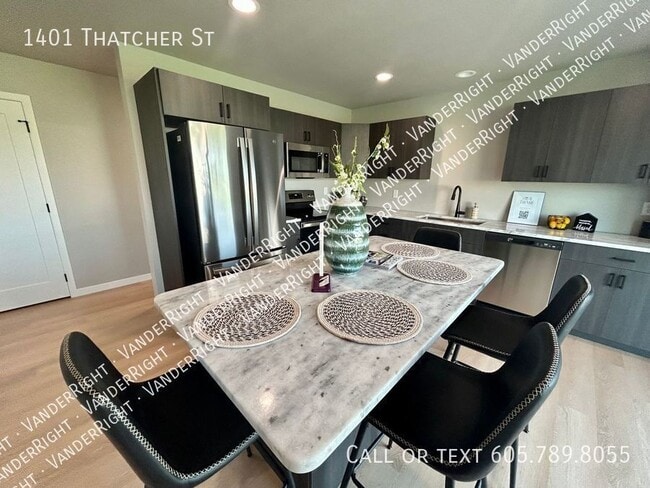 Building Photo - 1401 Thatcher St