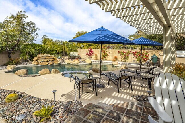 Building Photo - 10912 E Butherus Dr