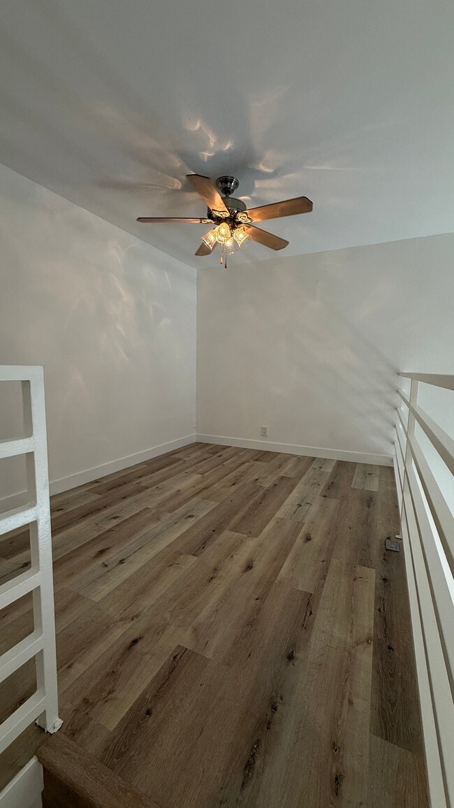 Photo - 7044 Hawthorn Ave