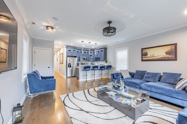 Photo - 4634 S Langley Ave Unit 3