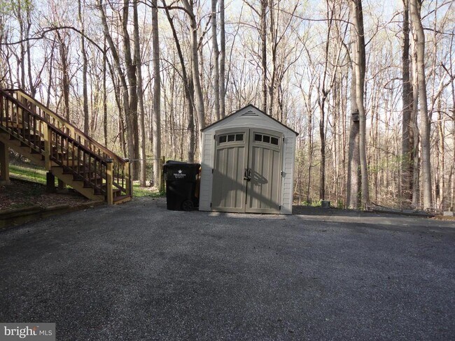 814 Rustic Ln