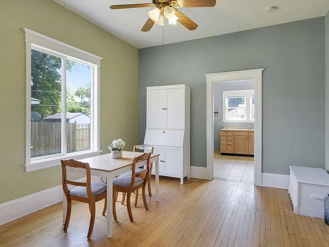 Dining room - 3935 Hubbard Ave N