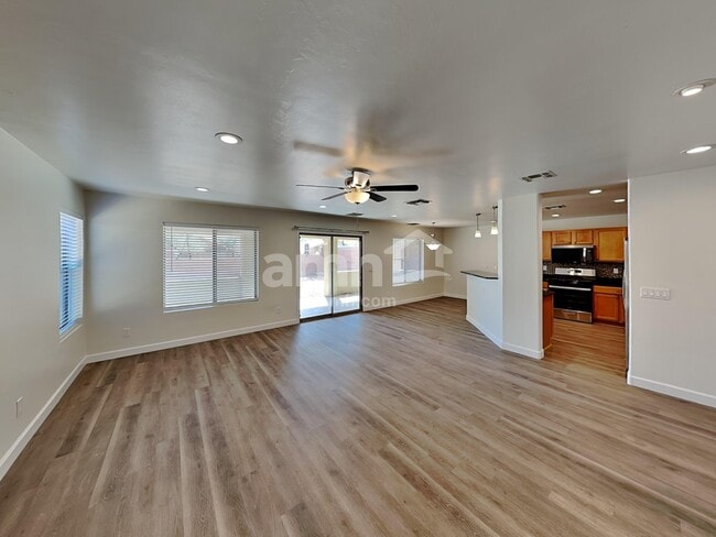 Photo - 711 W Flaming Arrow Dr