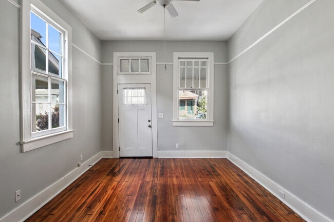 Photo - 2421 Valence- right