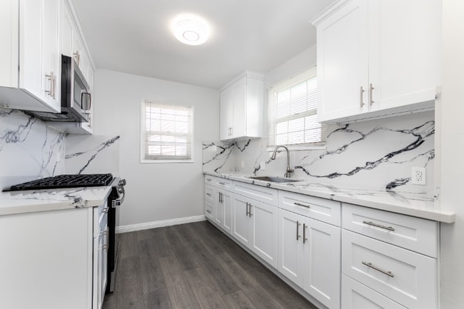 Photo - 2145 W 104th St