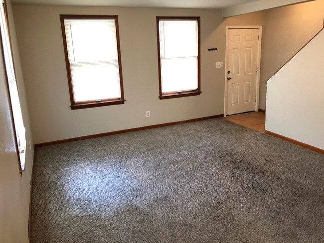 3 Bed, 2 Full Bath House, MOVE-IN READY!! - 3 Bed, 2 Full Bath House, MOVE-IN READY!!