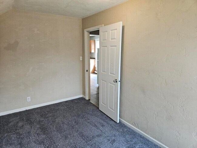 Photo - 118 W 12th Ave