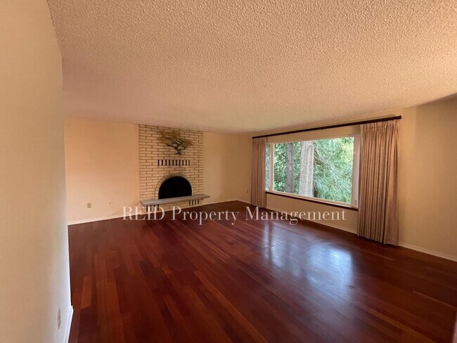 Photo - 10800 Lathrop Ln NW