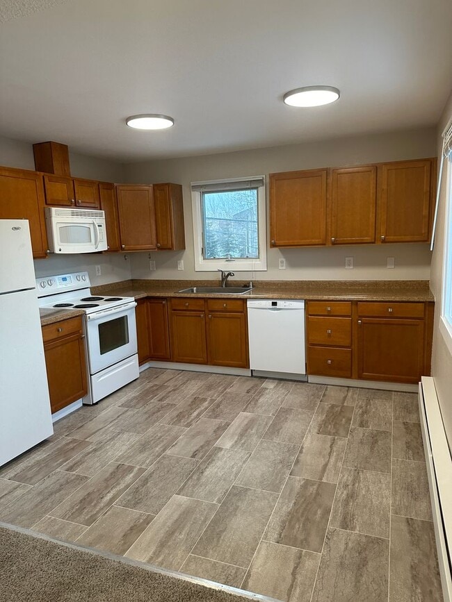 Heat Included! Heated Storage, 2 Bedroom/1... - Heat Included! Heated Storage, 2 Bedroom/1... Apartment Unit 4