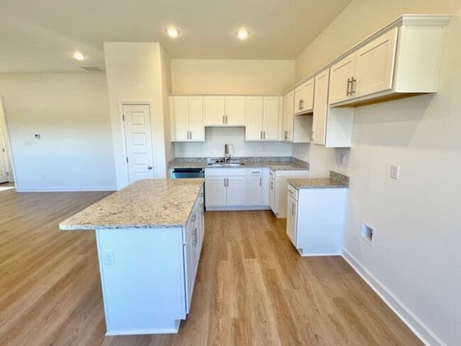 Photo - Move In Special! Now Leasing A 5 Bedroom 3 Bath Home In Somerville.