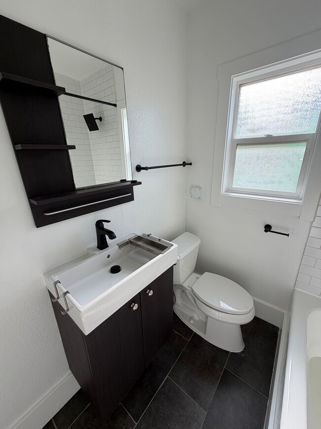 Photo - 856-860 32nd St Unit 860
