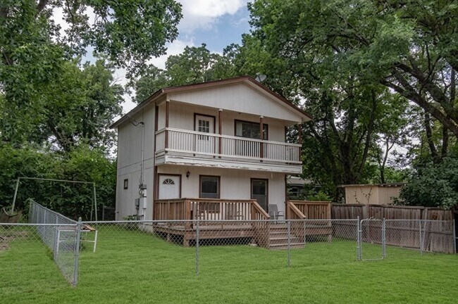 Photo - 351 Altgelt Ave