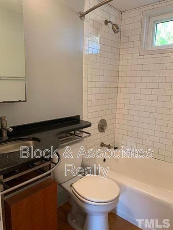 Photo - 631-B Daniels St