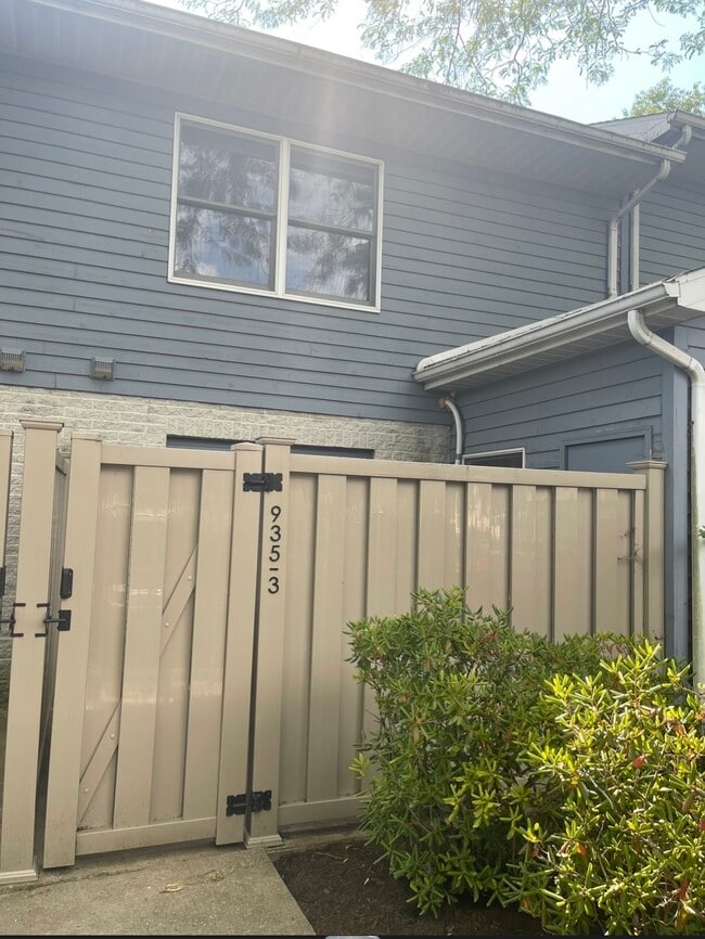 Photo - 935 West Whitehall Road