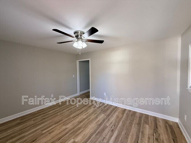 Photo - 2416 Owen St Unit B