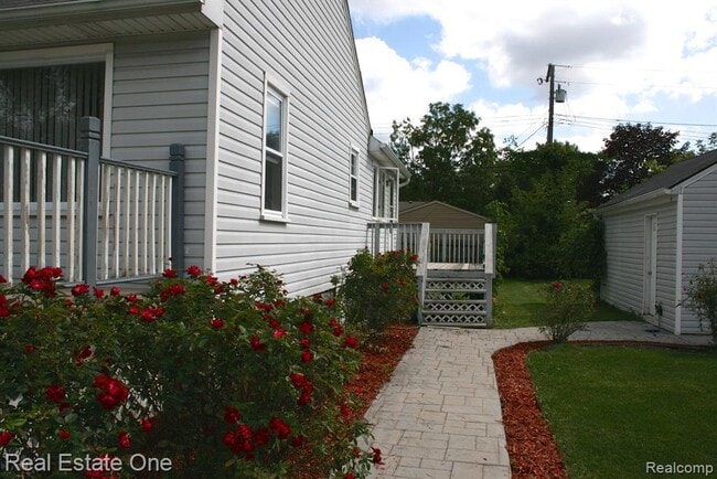 Photo - 3268 Troy Ave