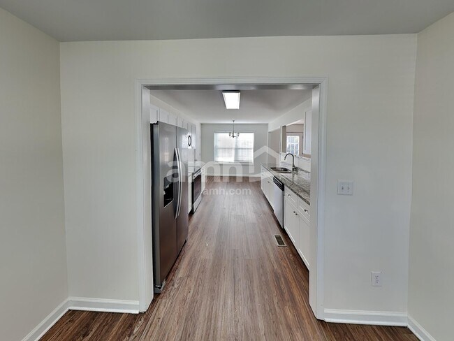 Photo - 204 Bates Ct