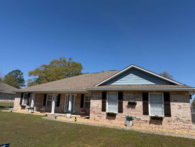 Photo - "Spacious 4-Bedroom Pool Home in Crestview!"