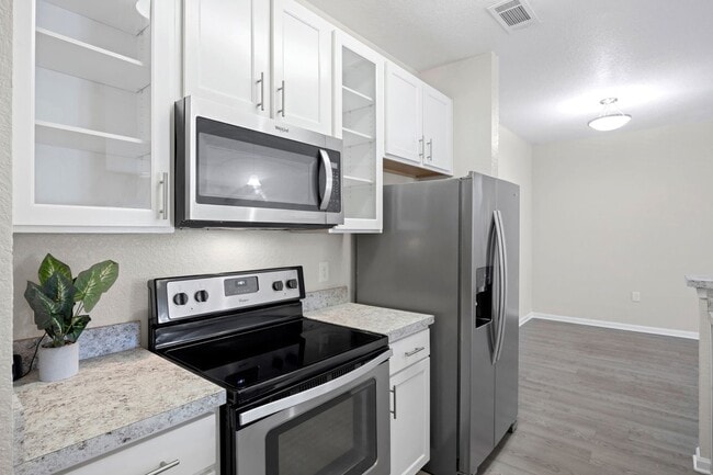 Building Photo - The Villages at Oakleaf