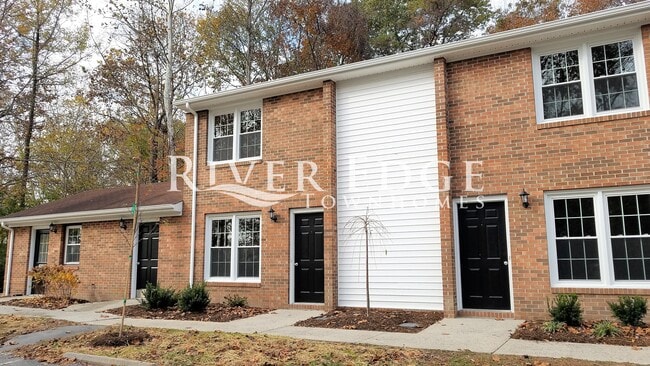 Building Photo - 508 Lusardi Dr Unit C2 Rental