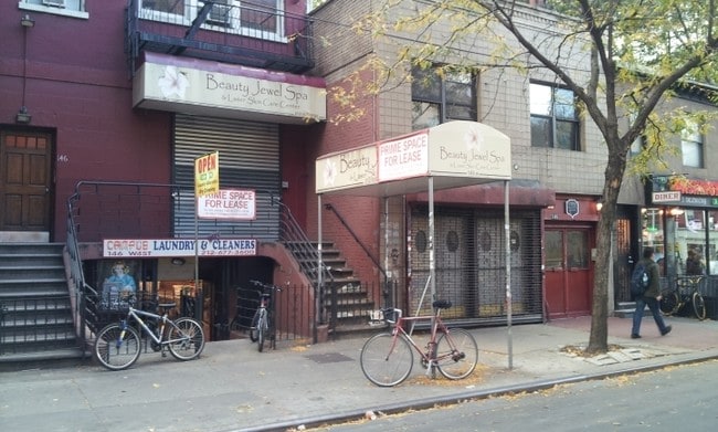 Photo - 146 W 4th St