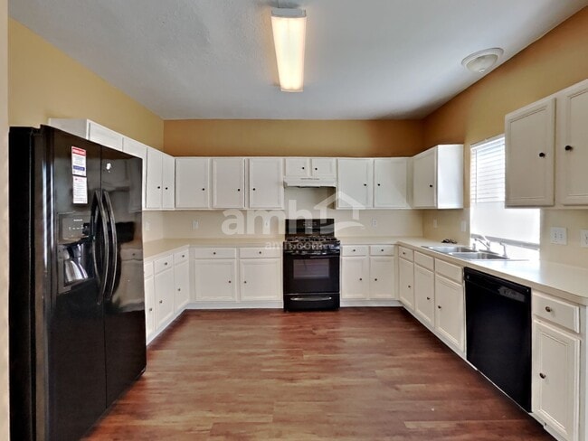 4942 Pinder Ln