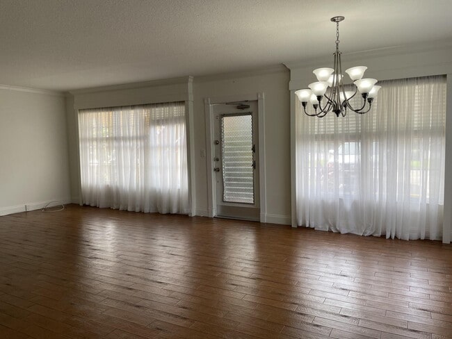 Photo - 101 Wellington L