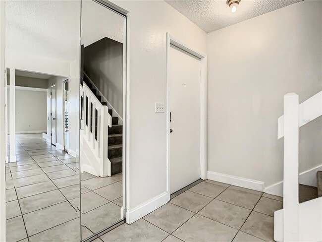 Photo - 955 Sunridge Dr