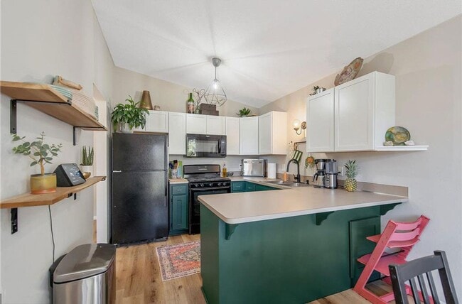 Photo - 3 Bed/2 Bath Townhome - Available Sept 1st!