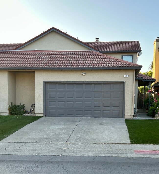 Photo - 75 Francis Cir Townhome