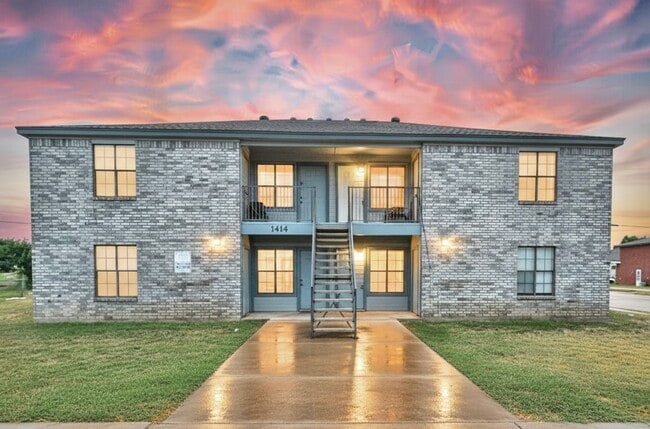 Building Photo - 3414 Cantabrian Dr Unit B