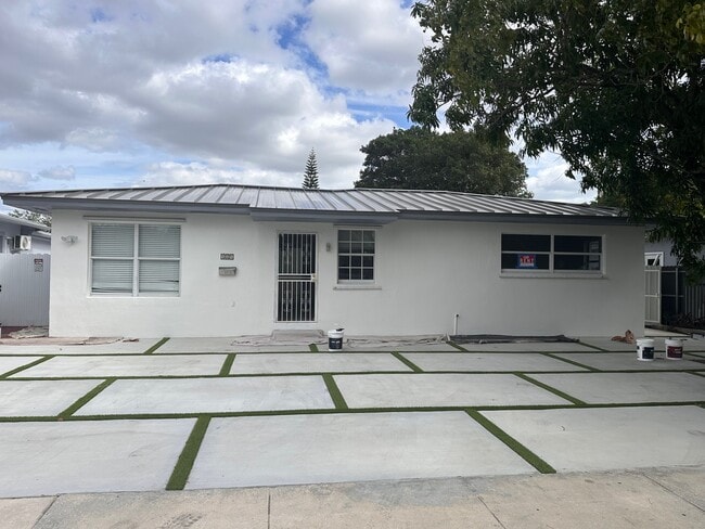 Photo - 121 NW 68th Ave