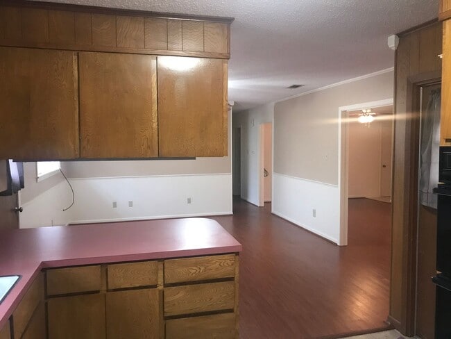 Photo - Close to Barksdale Air Force Base... Large yard that backs up to Park!!!