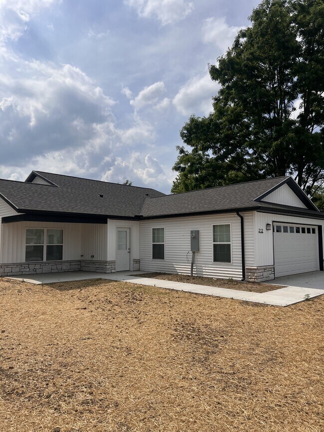 Photo - 212 Taylor St