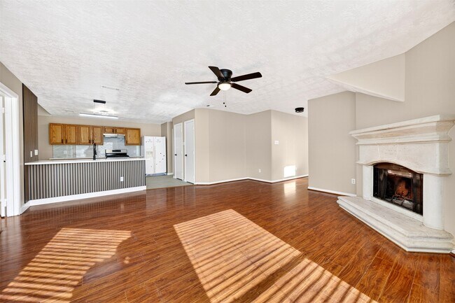 Photo - 15014 Middle Oaks Blvd