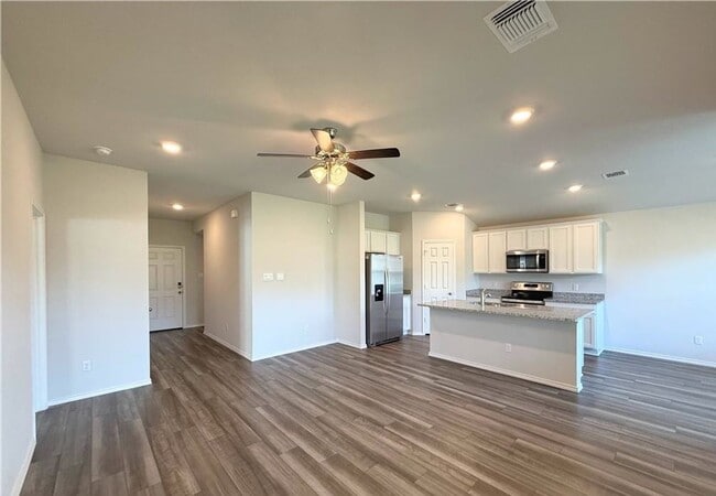 Photo - Stunning 3-bedroom 2-bathroom house!