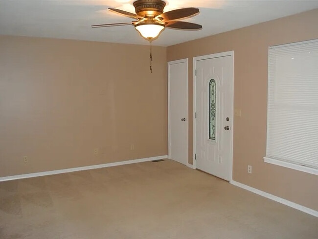 Photo - 905 Crestview Ln