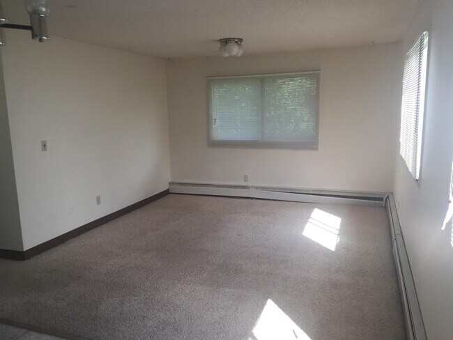 Photo - 9527-998A 98a Ave