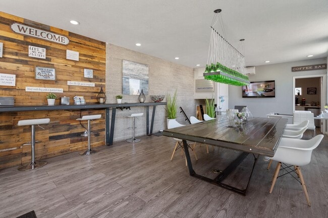 Building Photo - Crosstown Phoenix