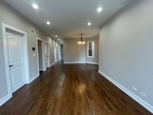 Photo - 3141 N Ridgeway Ave Unit 2