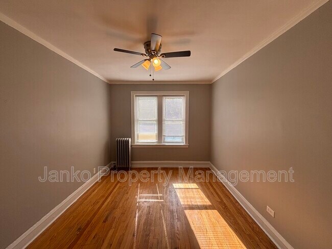 Photo - 654 E 81st St Unidad 2