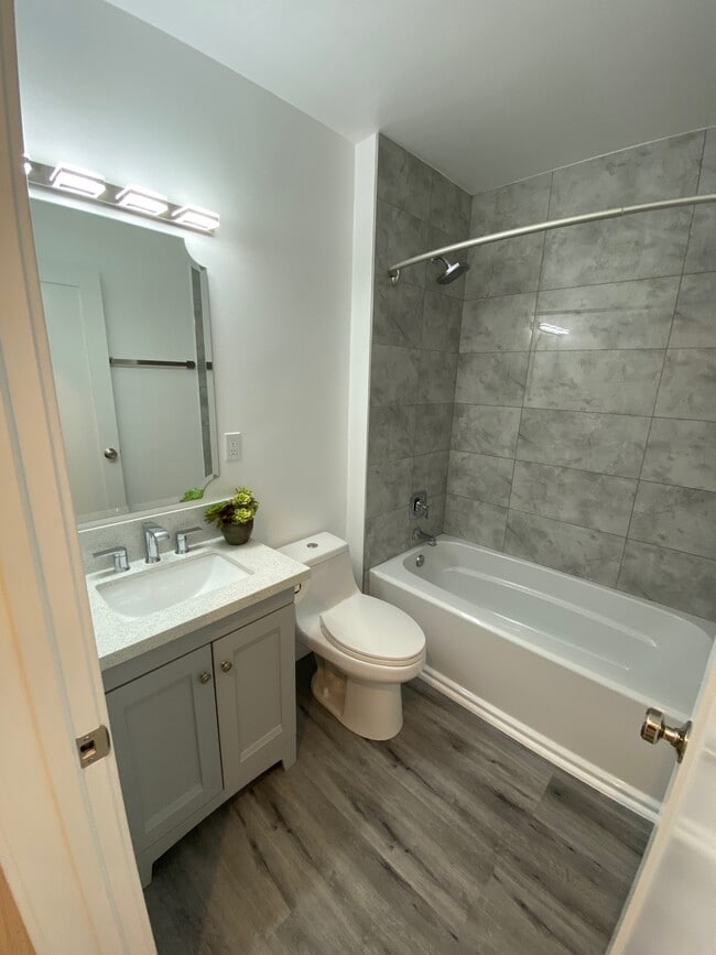 Bathroom - 1707 Barry Ave Unit 1707 12