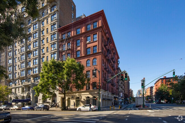 Photo - 66 W 77th St