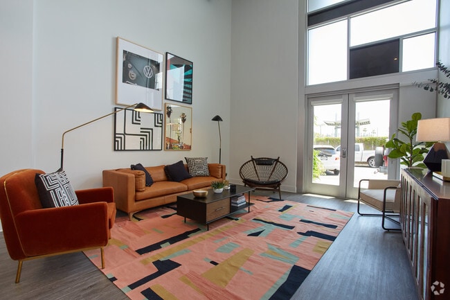 1BR, 1.5BA - 996 SF