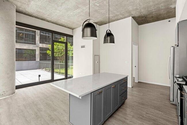 Photo - 129 W Huron St