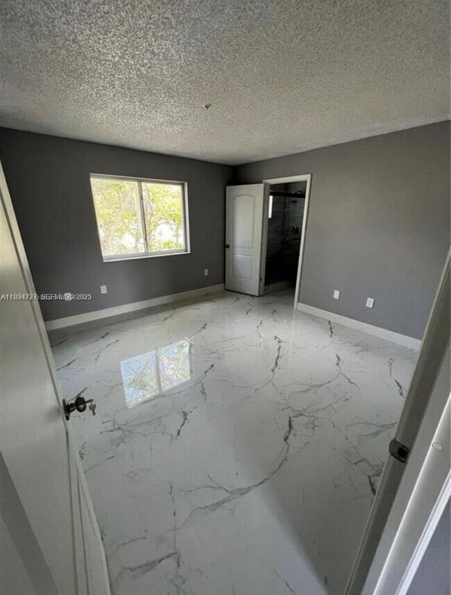 Photo - 511 NW 82nd Ave