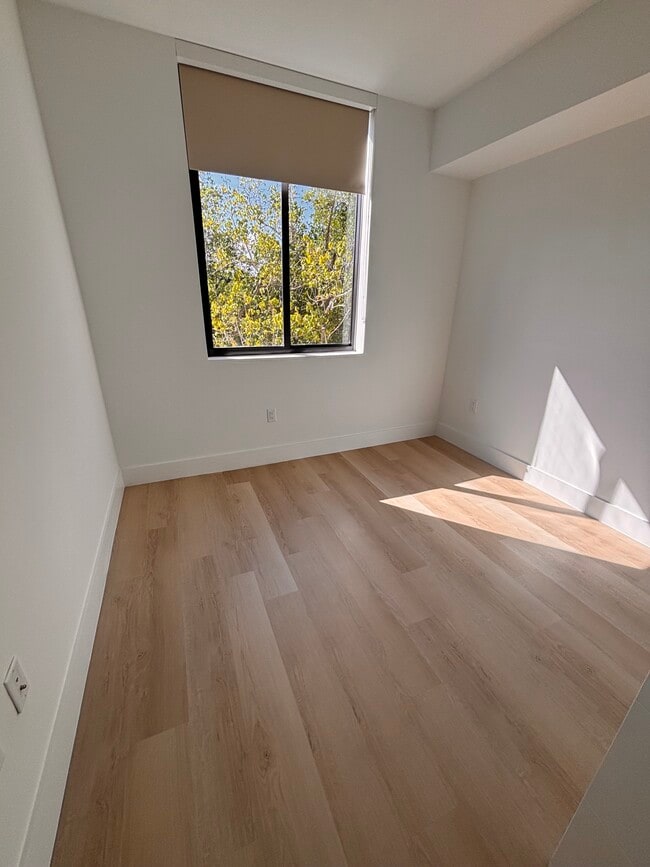 Photo - 2596 NE 182nd Ter Unit A2