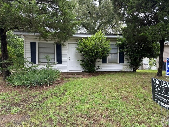Building Photo - Welcome to this charming 2-bedroom, 1-bath... Rental