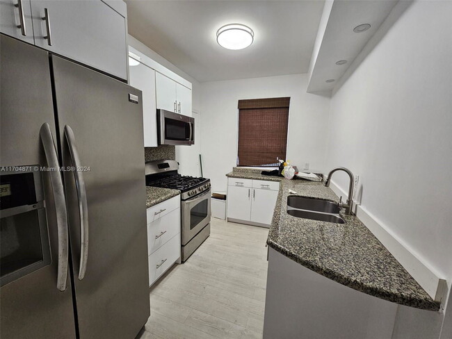 Photo - 728 Lenox Ave. Unidad 6A Rental